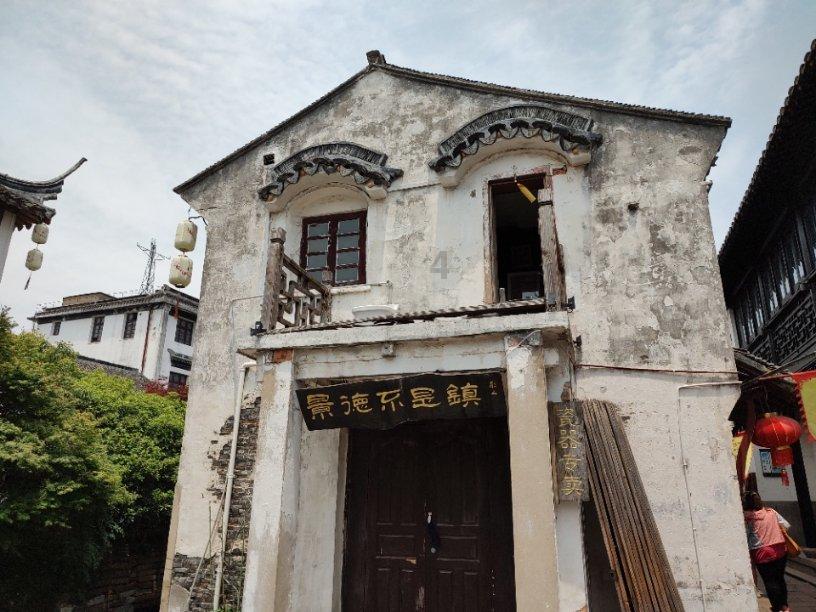 僵尸过人行道